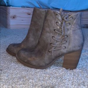vintage7eight grey heeled booties